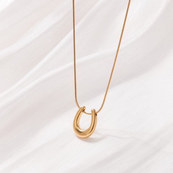 Simple fashion 18K gold plated stainless steel U-shaped necklace women's all-match high-grade irregular titanium steel clavicle chain - Image 4