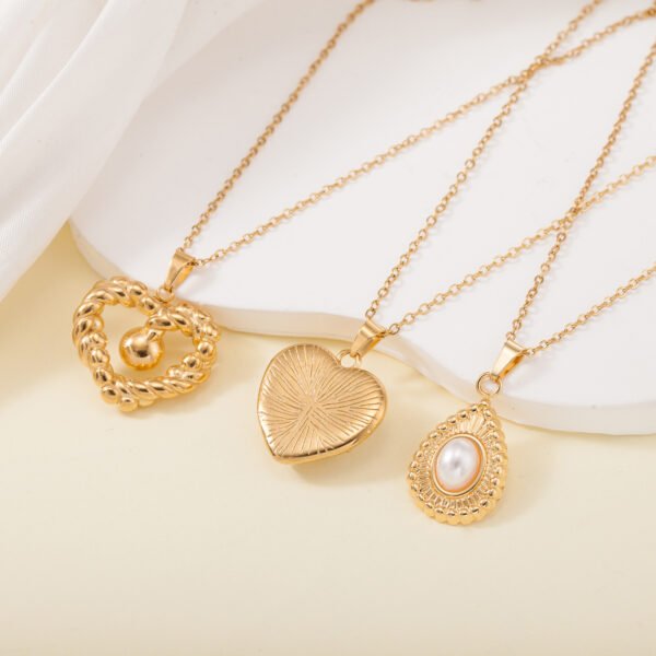 Cross-border vintage stainless steel die-cast necklace inlaid with diamond heart-shaped shell beads stainless steel clavicle chain pendant high-grade jewelry - Image 3