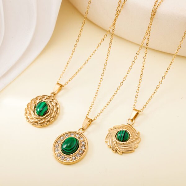 Cross-border Europe and the United States fashion retro turquoise necklace temperament senior sense round pendant electroplating do not fade jewelry women