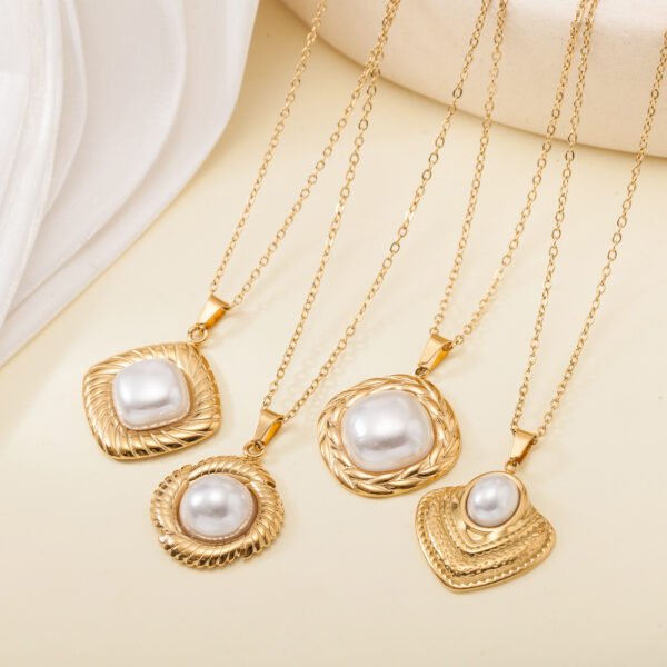 Fashion temperament senior sense not fade color necklace cross-border new stainless steel die-cast inlaid shell bead pendant collarbone chain female