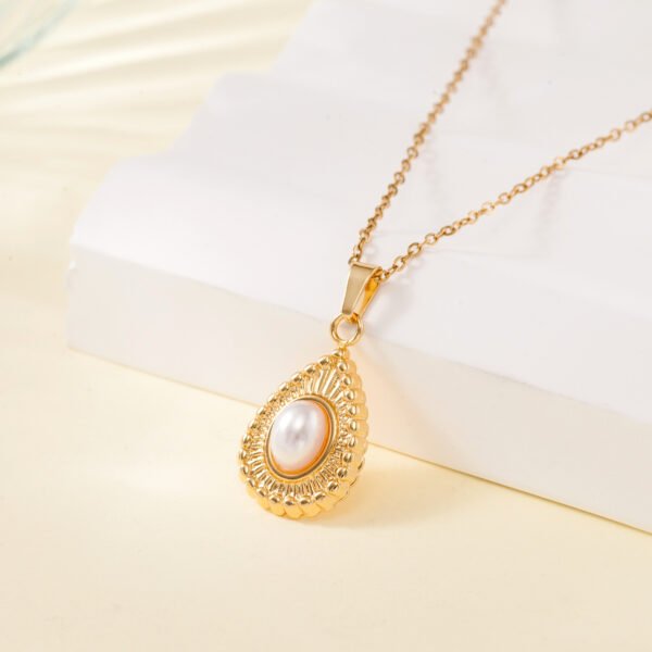 Cross-border vintage stainless steel die-cast necklace inlaid with diamond heart-shaped shell beads stainless steel clavicle chain pendant high-grade jewelry - Image 6