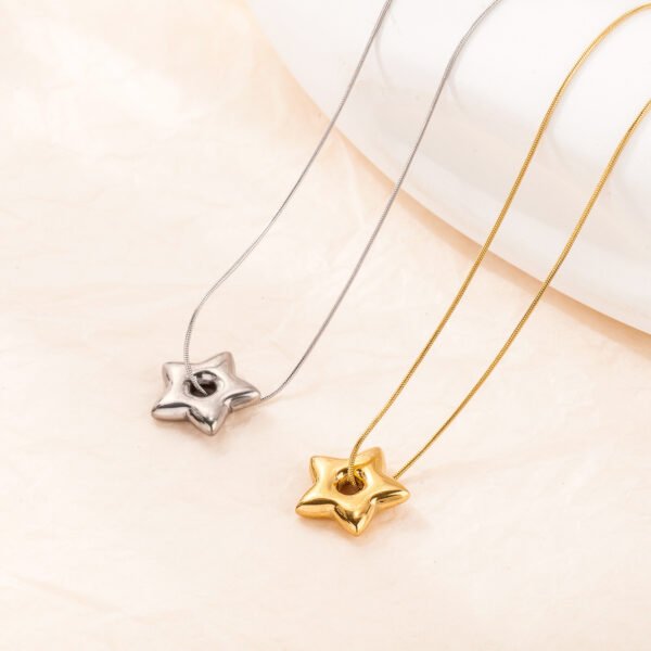 18K gold plated stainless steel Star pendant simple fashion necklace Hollow titanium steel star collarbone chain sweater chain