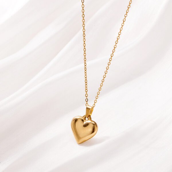 Foreign trade hot 18K gold plated love pendant clavicle chain fashion heart heart necklace heart-shaped titanium steel - Image 4