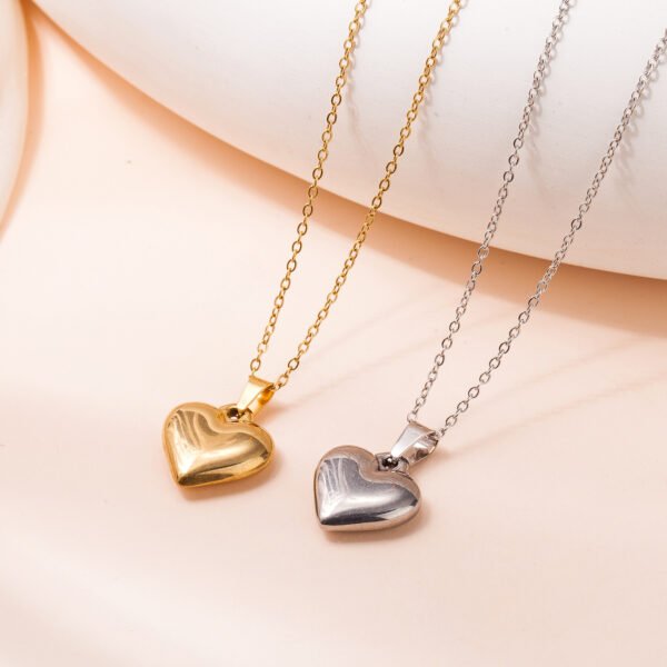 Foreign trade hot 18K gold plated love pendant clavicle chain fashion heart heart necklace heart-shaped titanium steel