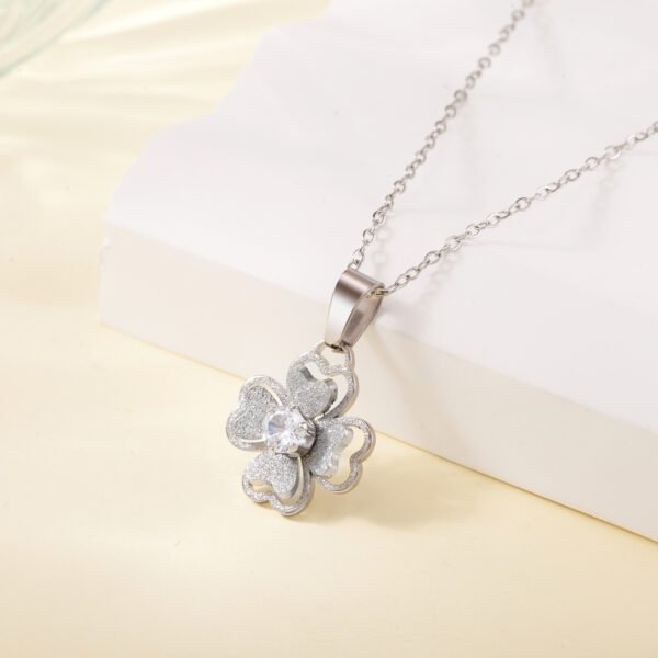 Stainless steel flower necklace women's simple light luxury design sense double hollowed-out diamond-inlaid sunflower colorless collarbone chain - Image 6