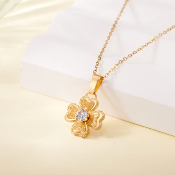 Stainless steel flower necklace women's simple light luxury design sense double hollowed-out diamond-inlaid sunflower colorless collarbone chain - Image 5