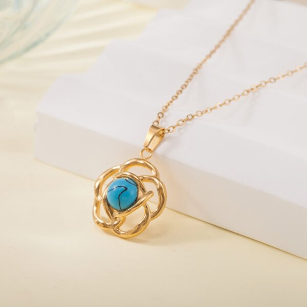 Simple light luxury stainless steel high sense inlaid beaded necklace 18K gold electroplated non-fading niche locket clavicle chain - Image 4
