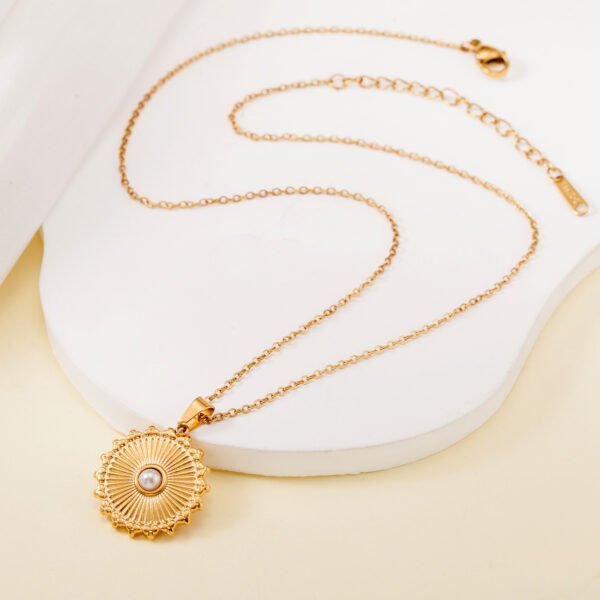 Cross-border do not fade new advanced sense of simple wind stainless steel die-cast pendant women's fashion gold-plated necklace collarbone chain - Image 3